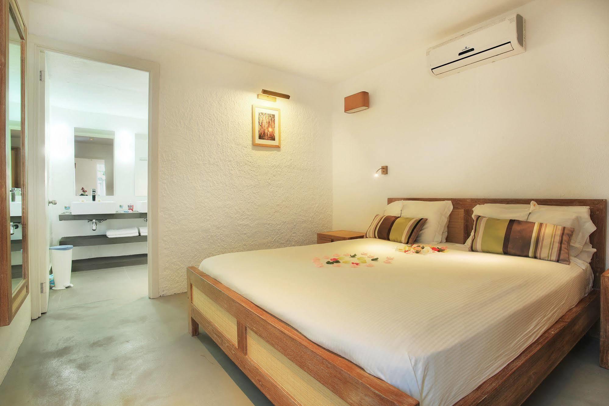 גראנדה באיה Esprit Libre Restaurant & Guest House מראה חיצוני תמונה